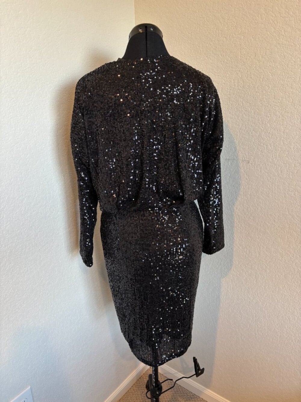 White House Black Market Long Sleeve Black Squin Dress | Size 6 NWT - Picture 3 of 4